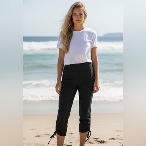 New-Sm-med Black Cropped Pants
Ankle Drawstring